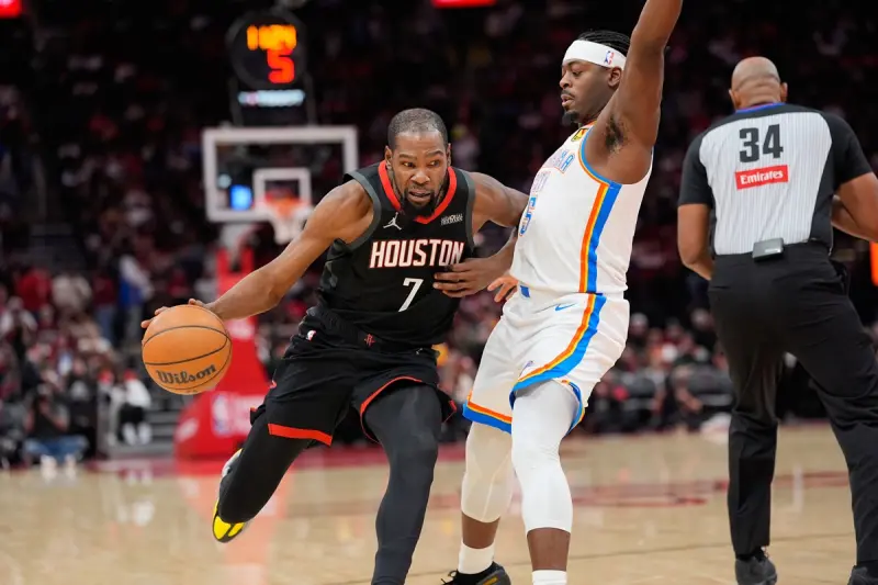 ▲火箭隊巨星杜蘭特（Kevin Durant）此役徹底陷入雷霆隊的防守泥淖，全場23投僅7中。賽後杜蘭特並未尋找藉口，反而大方稱讚雷霆隊的表現，直言對方已具備奪冠球隊的特質。（圖／美聯社／達志影像）