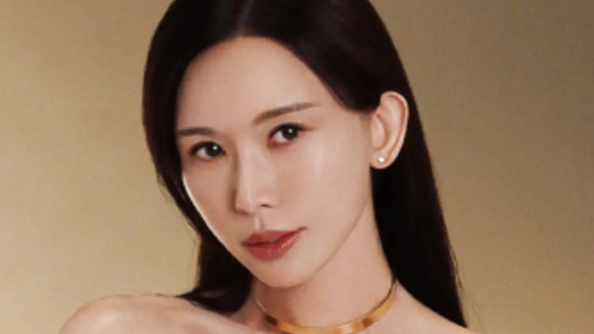 ▲林志玲最新廣告中的模樣，被網友說長得跟以前不一樣，不僅眼睛變小，唇也變厚，撞臉莫文蔚。（圖／林志玲工作室微博）