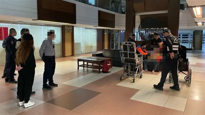 闖市府高喊「找黃偉哲陳情」！台南男突拿刀自傷　頸部20cm傷送醫