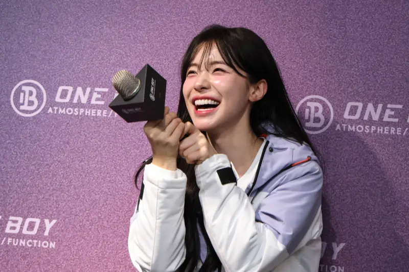 ▲李多慧今出席ONE BOY一日店長，公開回應口音風波，她說，她講中文會不自覺調整語調，非刻意改變，會繼續練習更貼近台灣自然腔。（圖／記者朱永強攝）