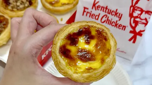 ▲KFC肯德基騙蛋撻停賣引恐慌，掀起搶購潮忙翻店員還收割流量！品牌行銷暨公關危機處理專家唐源駿分析，虛假的「飢餓行銷」釀3大致命傷恐引發反噬，舉例全球熱銷可口可樂換配方也失敗。（圖／記者蕭涵云攝）