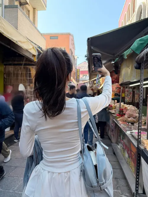 ▲▼李雅英到台南安平老街當觀光客。（圖／이아영 IG＠yyyoungggggg）