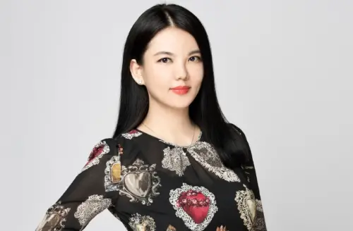 49歲中國女星李湘遭全平台禁止關注！粉絲瘋猜3大原因：太愛炫富
