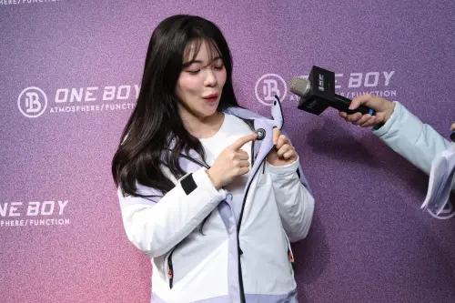 ▲李多慧之前穿著ONE BOY智能升溫七合一衝鋒衣出席活動，可一鍵升溫讓她也大感驚訝。（圖／記者朱永強攝）