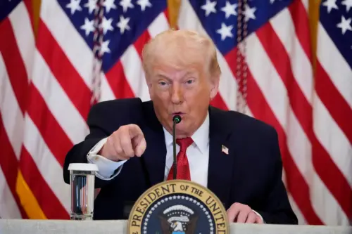 影／格陵蘭外長哽咽「壓力山大」！川普又祭關稅威脅、逼各國挺美
