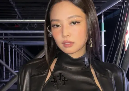 Jennie生日殺瘋了！騎卡皮巴拉衝BLACKPINK東京巨蛋　粉絲被萌翻
