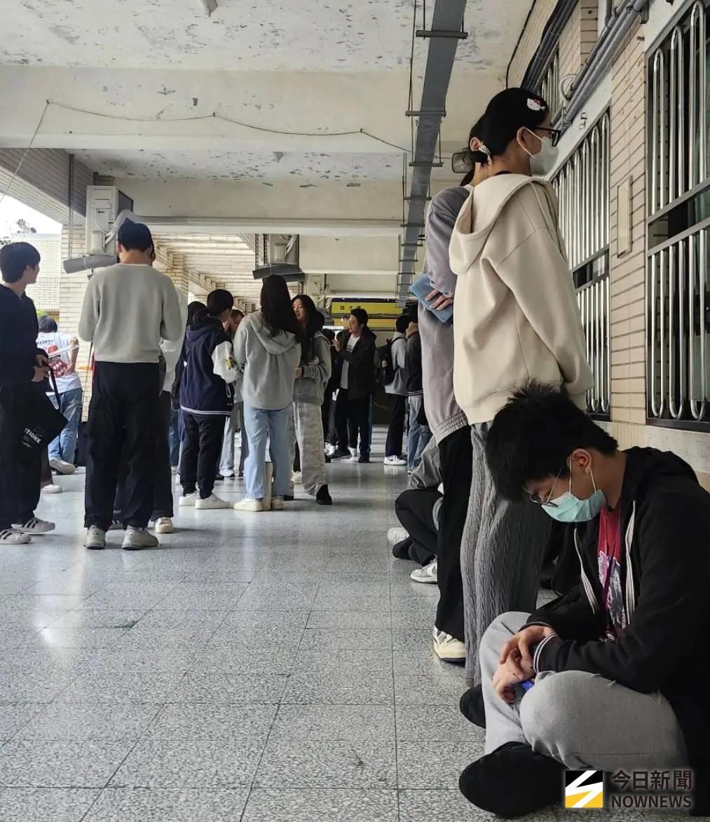 ▲考場不開冷氣悶出怨氣！考生反應悶熱，大考中心：全班同意才開窗。（圖／記者吳翊緁攝）