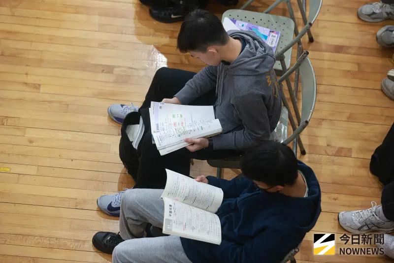 學測自然題目長看不完！補教師：連我都寫很久「閱讀量是關鍵」