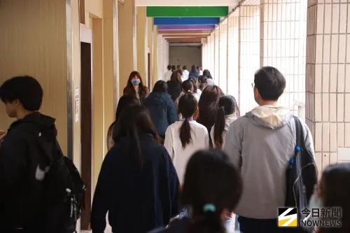 學測登場！考生「重理輕文」氛圍成形　人力銀行曝16產業起薪排名
