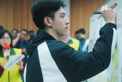 ▲高雄基層警員17日進行統一調派選填單位，現場新血外型亮眼、氣質清新，照片曝光引發討論。（圖／翻攝自高雄市政府警察局Facebook）