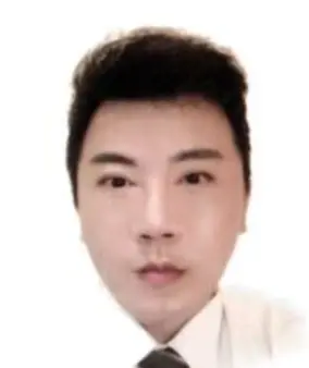 ▲南榮科大前校長黃甫九天涉販售哥斯大黎加假學歷，64人受害、判53罪刑期88年6月；判決後失聯，台南地檢署認定其逃亡，12月12日發布通緝，目前可於官方網站查詢通緝資訊。（圖／翻攝畫面）