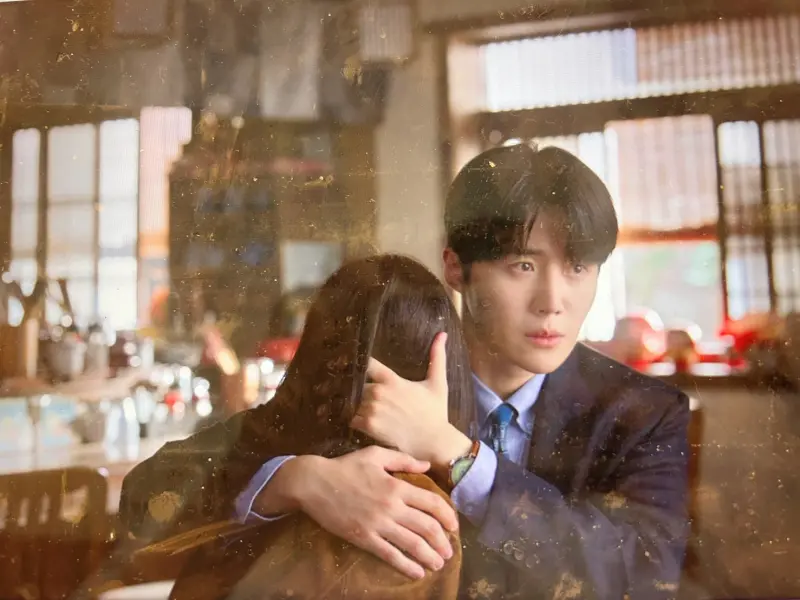 雷／《愛情翻譯》高允貞抓姦被日本妹嗆！金宣虎抓進懷裡：交給我