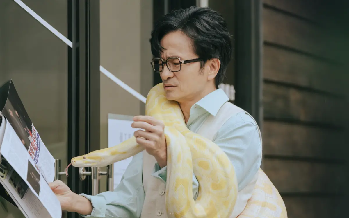 ▲唐從聖（如圖）曾花7500元在公館租到鬼屋，途經小廟，入住後才知道是靈骨塔。（圖／公視台語台）