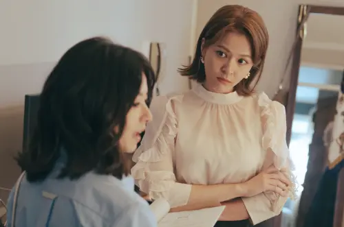 ▲蘇晏霈化身雙面女房客裝可憐騙租。（圖／公視台語台）