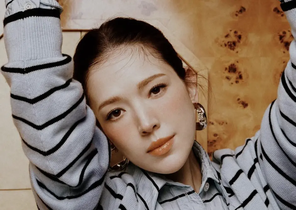 ▲許瑋甯在IG分享2016年的舊照，穿著緊身洋裝秀大長腿，讓許多粉絲驚呼她根本沒變。（圖／翻攝自IG@anno8o7）