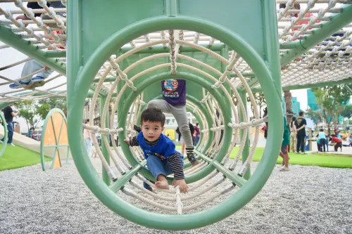 ▲巴轆公園前身為菸葉改良場，原設施設備老舊損毀，歷經一年的整建工程，如今以煥然一新。（圖／屏東縣府提供）