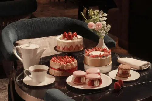 ▲高雄洲際酒店也推出2026 年度草莓季企劃「花漾莓好食光 Strawberries in Bloom」，推出多款草莓甜點。（圖／高雄洲際提供 ickaohsiung.com）