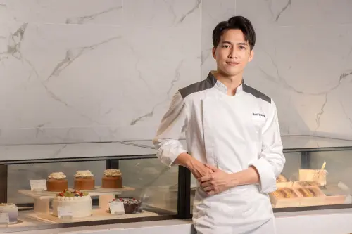 ▲「花漾莓好食光」由高雄洲際酒店西點主廚、法國藍帶出身的王健翰（Hank Wang）親自操刀。（圖／高雄洲際提供 ickaohsiung.com）
