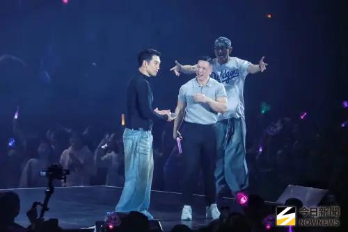 RAIN小巨蛋「台下太冷靜」唱到走心！怒喊：為何不跳　比割喉威脅
