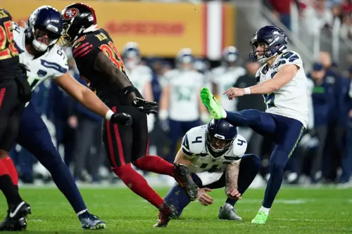 ▲特勤組上場時間最短，卻經常左右勝負。關鍵時刻，踢球員必須在全場壓力下完成射門，一腳定生死。（圖／美聯社／達志影像）