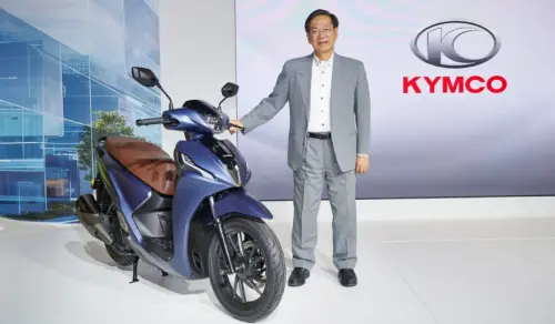 ▲Kymco 光陽於 2025 年米蘭國際二輪車展首發「Tri-Poper Technology 三向動力科技」，同時亮相油電水冷白牌 People R Hybrid 125。（圖/光陽提供）