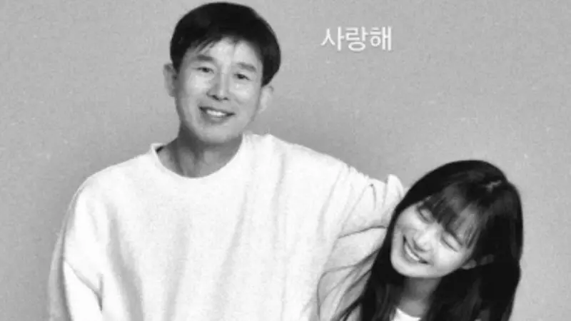 邊荷律奔喪回台灣了！PO和爸爸親密黑白合照　194字告白太催淚