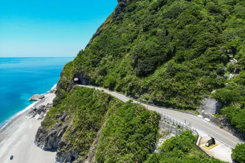 ▲太魯閣國家公園界碑是拍照打卡的熱門景點，也是眺望和仁海灣的最佳地點。（圖／公路邦協會常務理事邱正智提供）