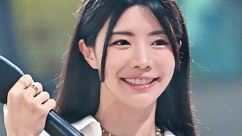 中職最正MC福利來了！穿緊身旗袍做這件事　粉絲狂重播：壞透了啦