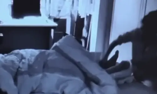 ▲洪詩幫公公按摩腳。（圖／翻攝自Threads）