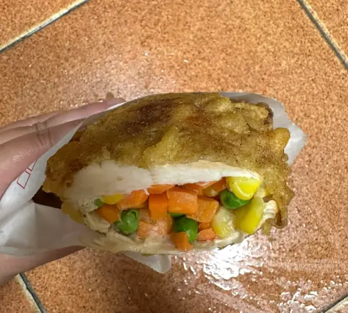 ▲三色豆雞排單份80元，店家公開試吃心得，保證「並不難吃」。（圖／心口福脆皮雞排彰化社頭店Threads）