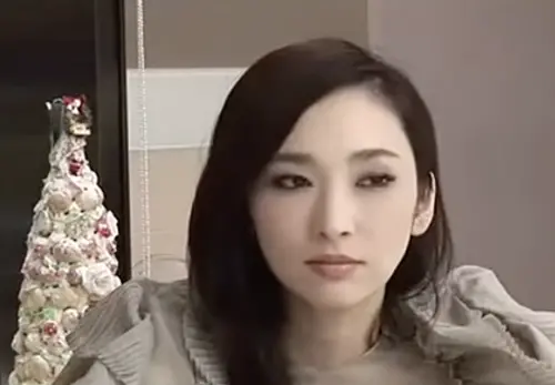 ▲吳佩慈過去訪問中提到感情，表示用灑錢的方式想認識她，只會把她推得更遠。（圖／摘自Donnie Cinkosky YT） 