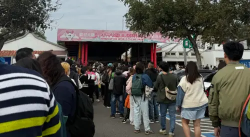 ▲位於桃園龍潭的小人國主題樂園日前推出免費入園活動，結果本周末湧入大量人潮，現場畫面曝光。（圖／Therads@fangting.yang授權使用）