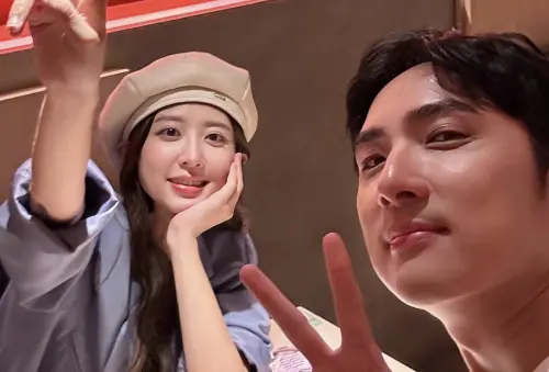 ▲許多網友心疼洪詩（左）遭李運慶（右）家人當人長照外傭使喚，為此她上傳1110字長文澄清，表示自己沒有受到任何不公。（圖／IG@angelhong）