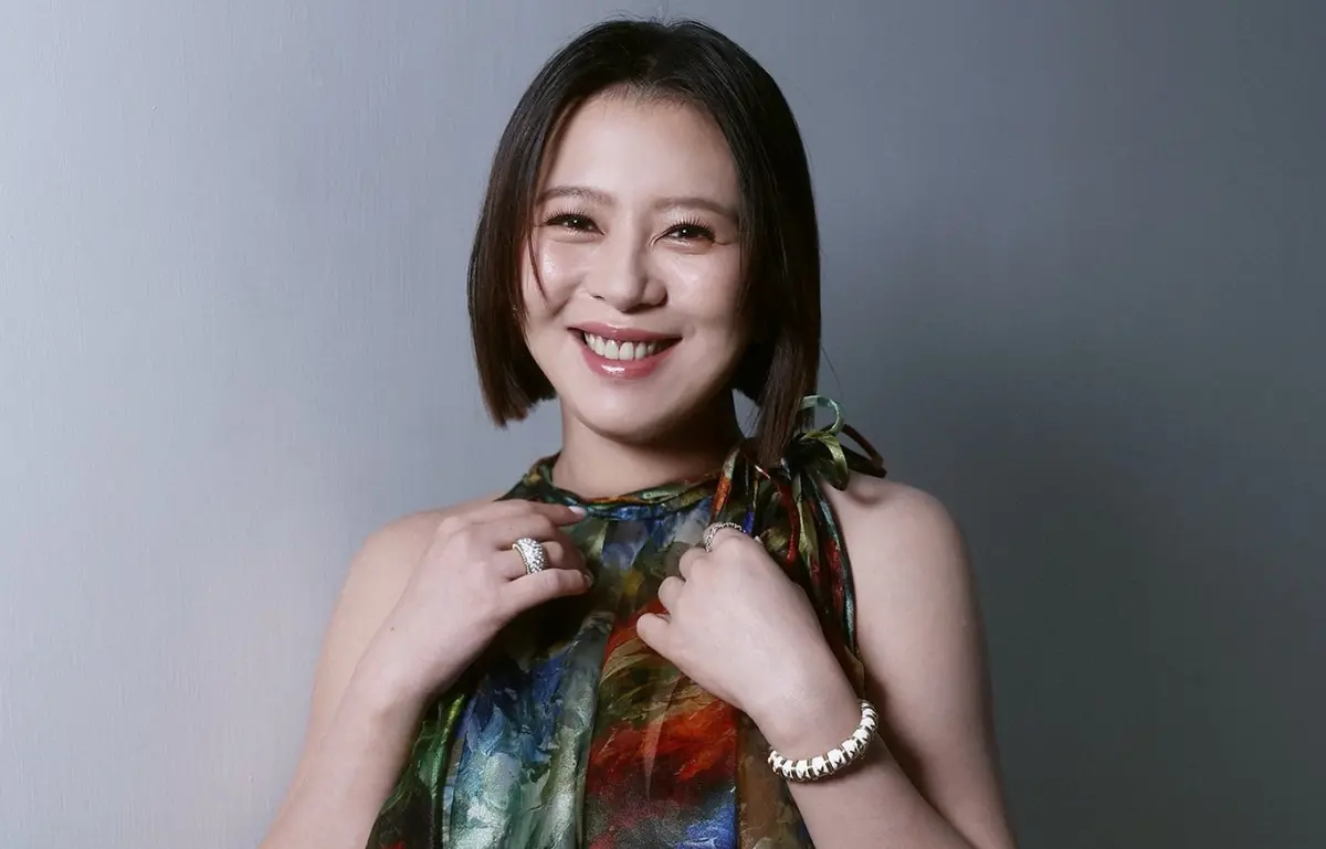 ▲劉品言（如圖）跟連晨翔婚後，去年11月誕下女兒，不料她昨（17）日發文認了產後焦慮，透露衣櫃衣服穿不下，無奈嘆：「不是我滿意的樣子」。（圖／劉品言 Esther LIU FB）