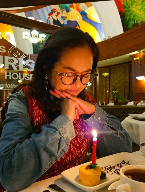 ▲葉蘊儀在社群分享自己53歲的慶生照。（圖／葉蘊儀 Gloria Yip グロリア・イップ臉書）