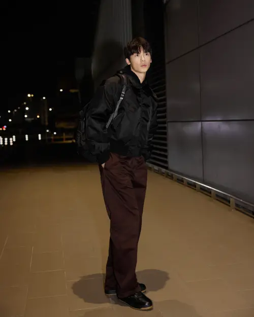 ▲許光漢飛往米蘭參加時裝周的機場時尚。（圖／Prada Threads）