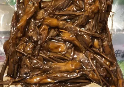 ▲萬國滷味是西門町老字號知名美食，擁有大約50年歷史，還有提供真空包裝，相當受到外國遊客歡迎。（圖／chieh19840812）