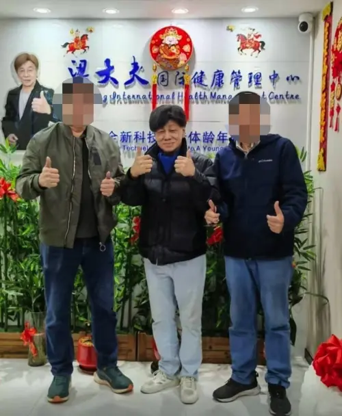 ▲梁小龍（中）在過世前一天，還與友人一起吃火鍋。（圖／紫晶靈玲）