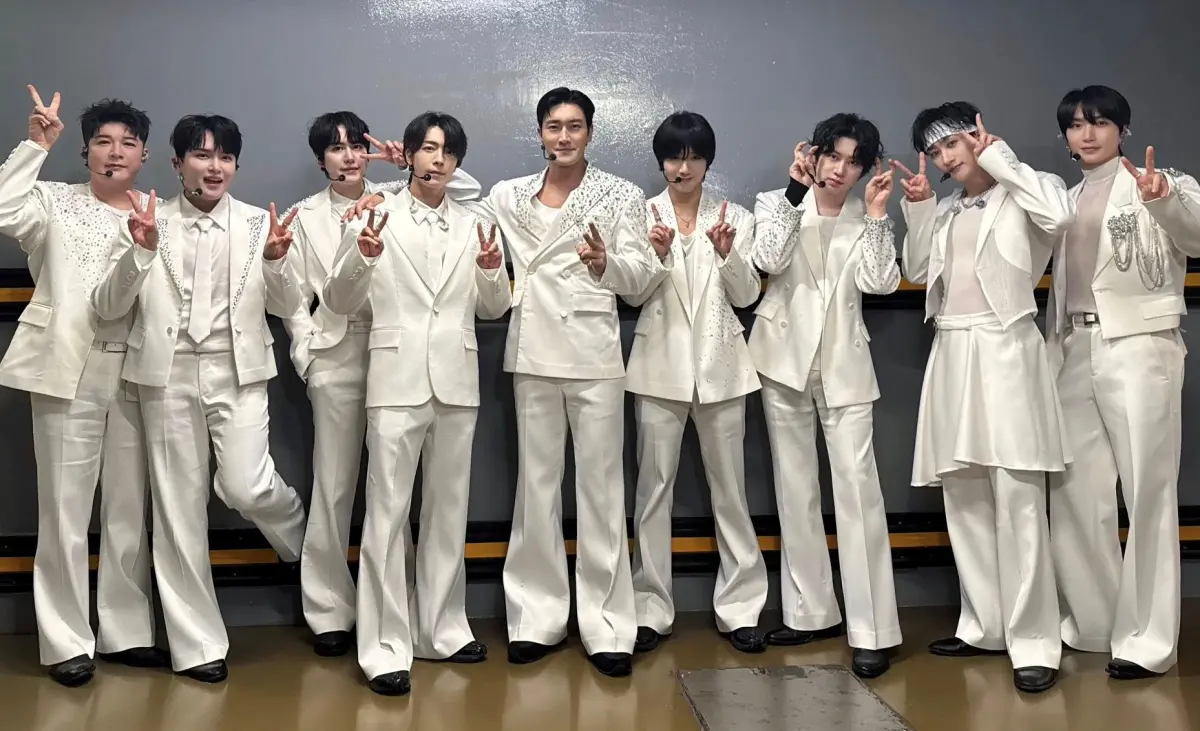 ▲SUPER JUNIOR（SJ）今日前往高雄開唱，雖然成員尚未抵達，不過現場小港機場已經擠爆超過500名E.L.F.。（圖／슈퍼주니어(Super Junior)FB）