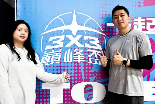 ▲巔峰籃球訓練營創辦人吳宏政(右）與總經理何欣蓓。(圖/TOP巔峰籃球訓練營提供)