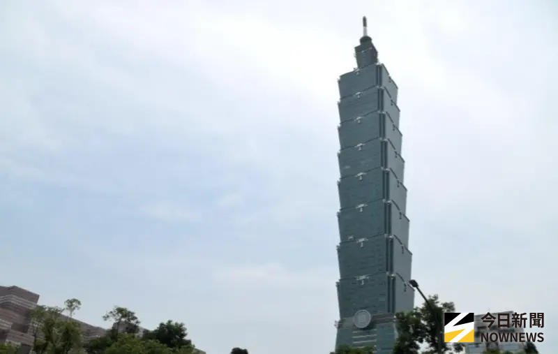 ▲美國攀岩家艾力克斯．霍諾德（Alex Honnold）今（24）日上午挑戰徒手攀爬高度508公尺的台北101。（圖／NOWNEWS攝影中心）