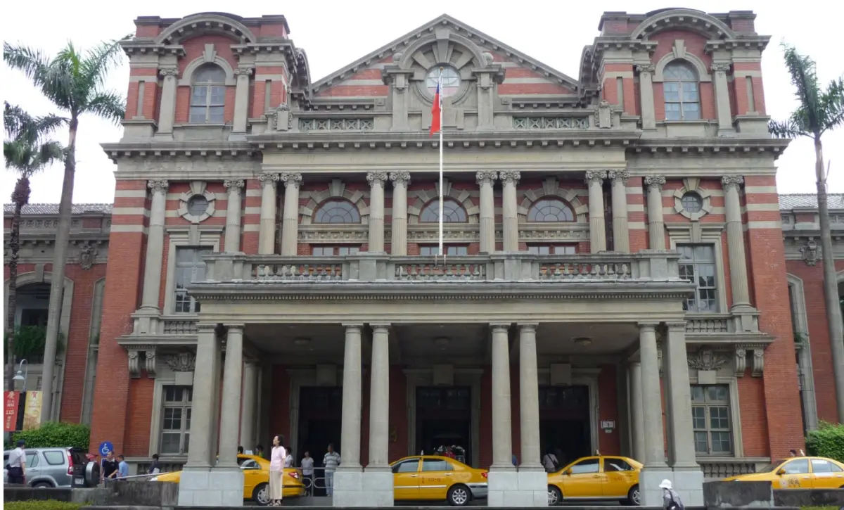 台大心血管名醫助理盜用證照騙493萬 Apple Watch+iPhone被騙