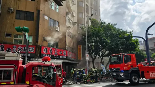 快訊／西門町老牌石頭火鍋突發火警　30輛消防車出動　四人送醫
