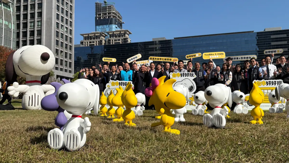 ▲台中市宣布今年將導入史努比國際角色IP，今起在市政公園展出3公尺高的史努比與歐拉夫（Olaf）大型氣偶、多組可愛造型的立體裝置。（圖／記者顏幸如攝，2026.01.19）