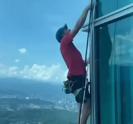 霍諾德爬101畫面曝！眾人看傻眼