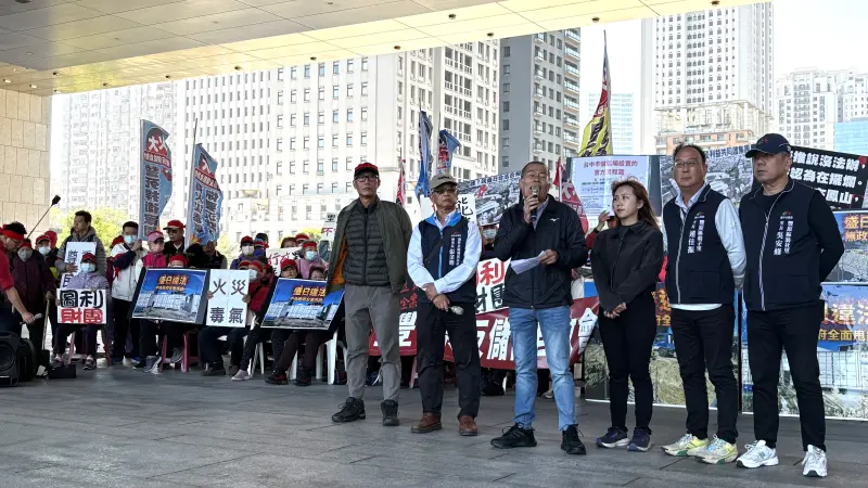 反儲能廠自救會抗議中市府互踢皮球　「借廁所」衝市長室失敗