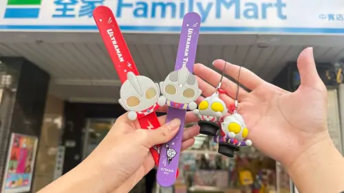 ▲「2026高雄冬日遊樂園」聯名杯塞及拍拍燈手環。（圖／高市府觀光局提供）