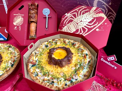 ▲過年吃達美樂「極品大龍蝦金沙起司火山披薩」最澎湃。（圖／記者蕭涵云攝）