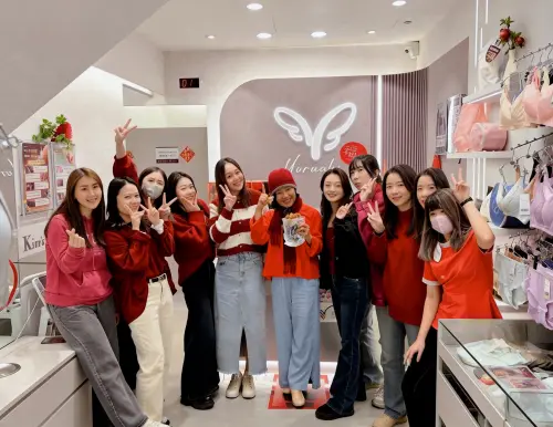 ▲百萬中獎話題發酵，玉如阿姨領軍門市美女軍團，帶動逢甲商圈人潮與消費熱度。（圖／業者提供）