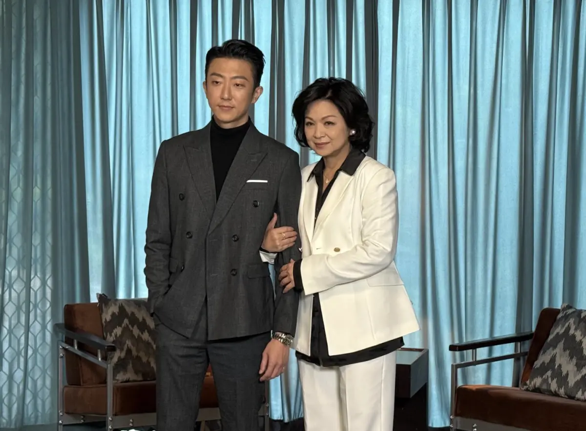 ▲楊貴媚（右）加入《角頭》團隊的新電影《Bad Girl》，變成黑道夫人，懷秋（左）演她兒子，還將與張鈞甯旗下正妹新人陳孟琪有吻戲，兩人都稱好期待。（圖／記者蘇詠智攝）